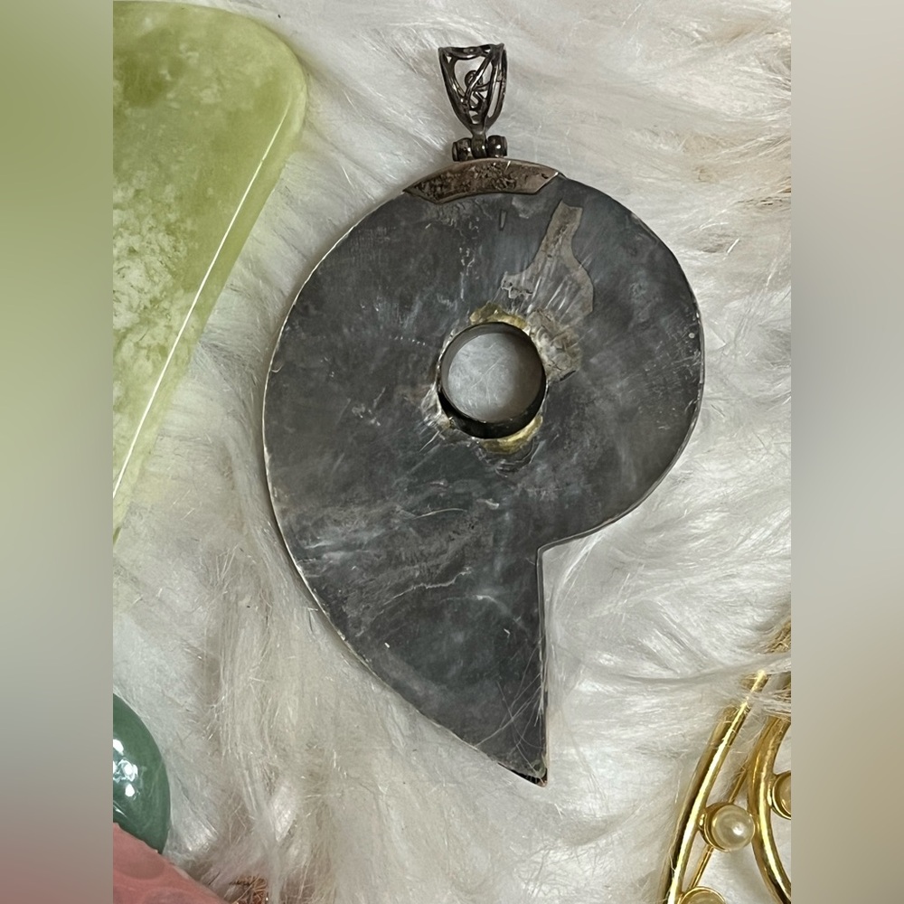 Vintage Sterling Shell Pendant - Picture 7 of 10